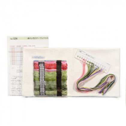 オノエ・メグミ テーブルクロスシリーズ 春の小花のテーブルクロス 1206