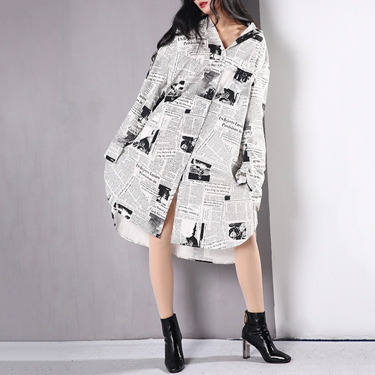 ニュースペーパー プリント ロングシャツ レディース トップス 長袖 襟付き ボタン コットン ルーズ 春 秋 ユニセックス お出かけ 重ね着 ゆったり フリーサイズ 白
