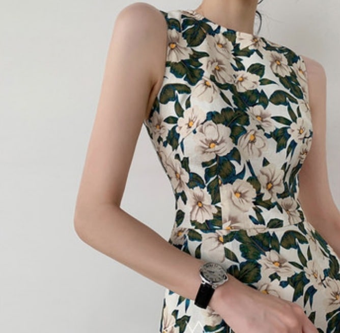 ワンピース ドレス　レディース ノースリーブ ラウンドネック スリム かわいい 大人可愛い きれいめ カジュアル 大人 上品 おしゃれ 花柄 フラワー 夏 デート お出かけ リゾート 旅行 モテ