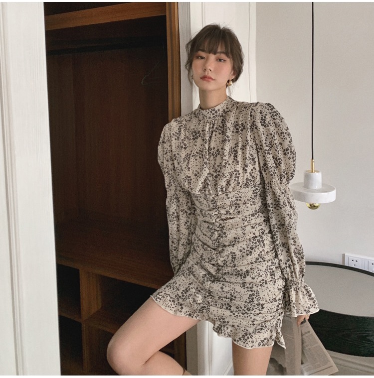 ワンピース ミニ丈 袖あり 長袖 ボリューム袖 フレアスリーブ 袖コンシャス スタンドカラー ウエストマーク ハイウエスト かわいい おしゃれ お洒落 存在感 小花柄 春 秋 10代 20代 6,003円