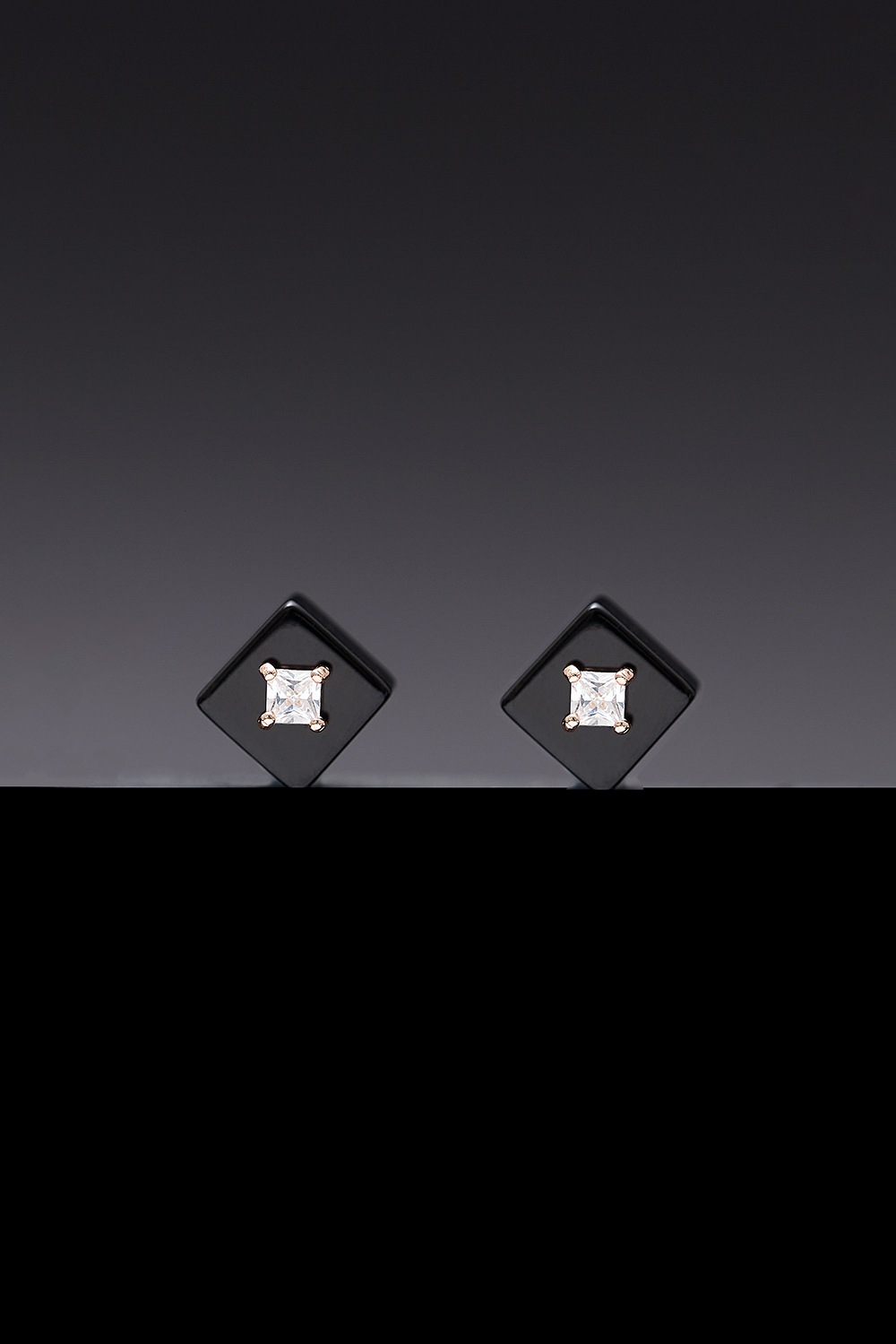 [HAZINA] 8mm Cube Onyx Core Poise Earrings [Option-Earclip ｱﾍﾂ硎