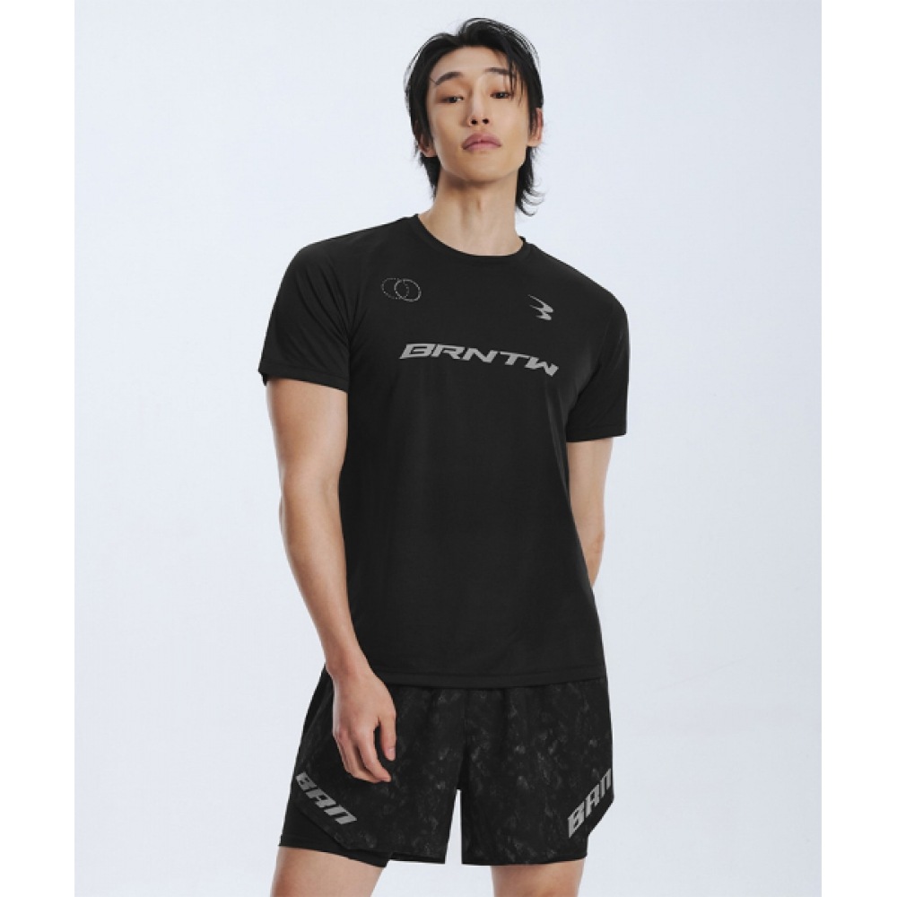 ボーン・トゥ・ウィンカーブ B エアフローメッシュ Tシャツ [ブラック]