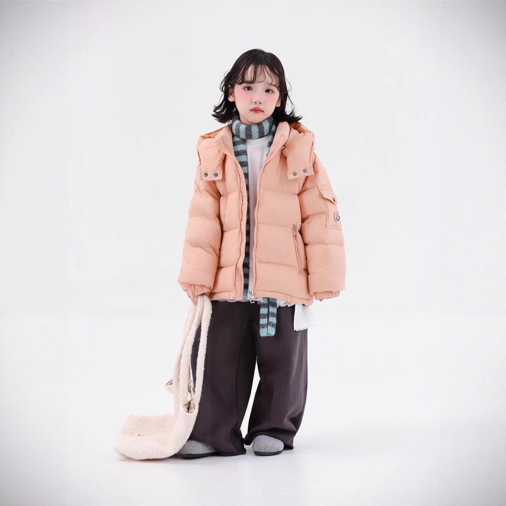 新しい秋冬スタイル幼児と未就学児向けの厚手の暖かいフード付きショート丈ホワイトダックダウンジャケット