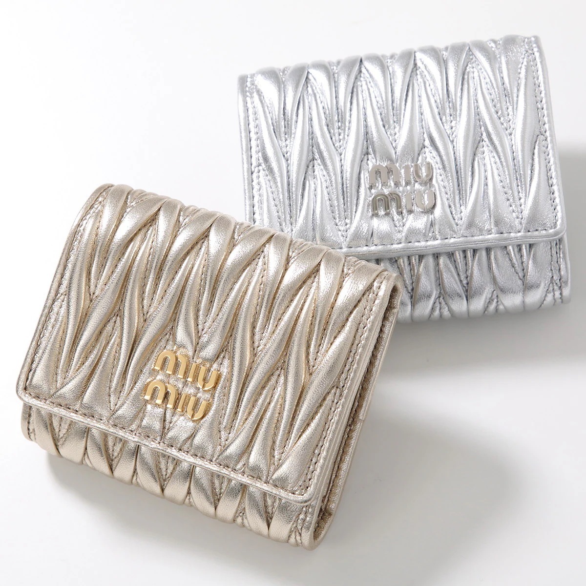 MIUMIU ミュウミュウ 三つ折り財布 MATELASSE マテラッセ 5MH033 AFPP レディース メタリック メタルロゴ レザー ミニ財布 カラー2色