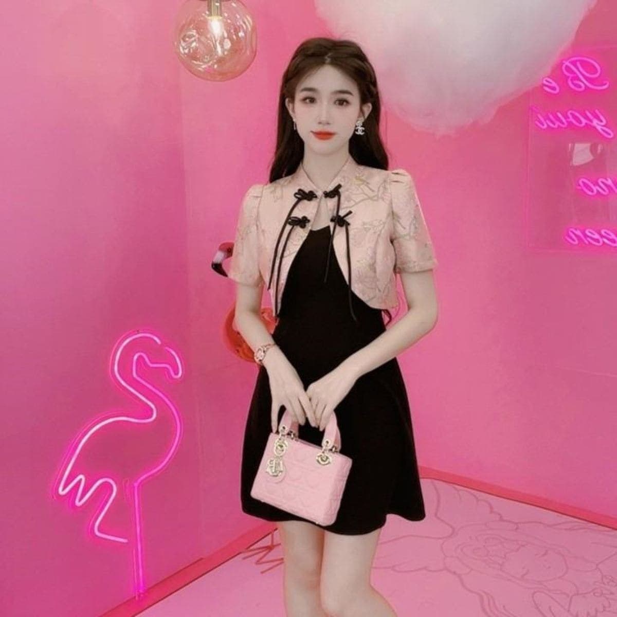 夏の風 ロイヤル シスター ファッション スリムで年齢を減らす中華風バックル ブラウス サスペンダー スカート 小さなスーツ