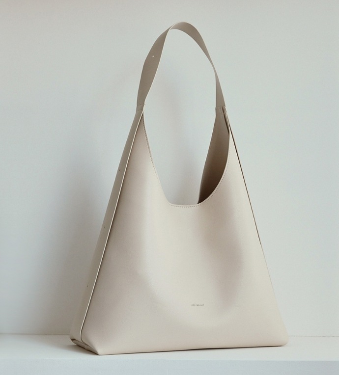 ★LECC PROJECT★LOG BIG HOBO BAG★韓国大人気★関税込★ Qoo10 LECC PROJECT LOG BIG HOBO BAG 飾りな