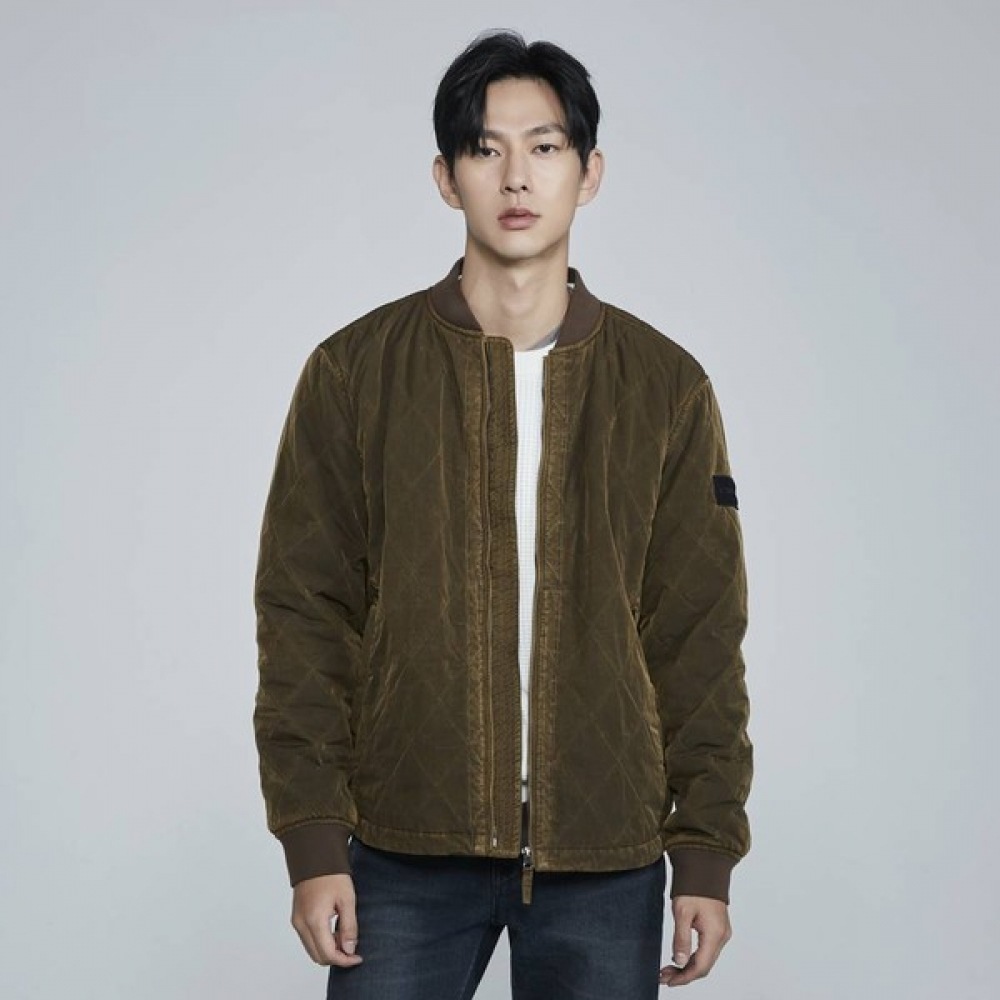 (バッケルー) メンズナイロンダイヤモンドキルティングハイネックジャンパー (B223JP410P)