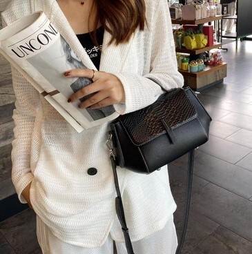 ハンドバッグ ショルダーバッグ 小さめ バッグ バック カバン かばん 鞄 レディースバッグ 斜めがけバッグ 肩がけバック 肩掛けバック 手持ちバッグ 手持ちカバン ミニバッグ ポシェット 軽量 軽い