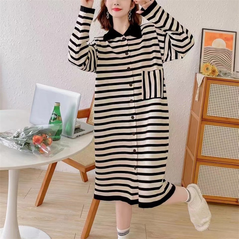 襟のストライプの長袖のワンピースの女性の新型のゆるいニットのカーディガンの甘い風はやせているロングス