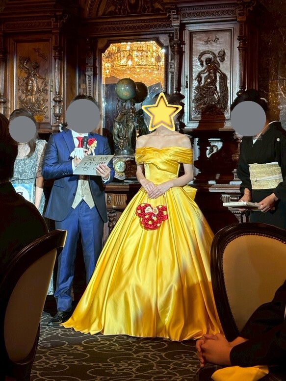 実例写真！カラードレス イエロー オフショルダー 光沢サテン プリンセスライン リボン 花嫁