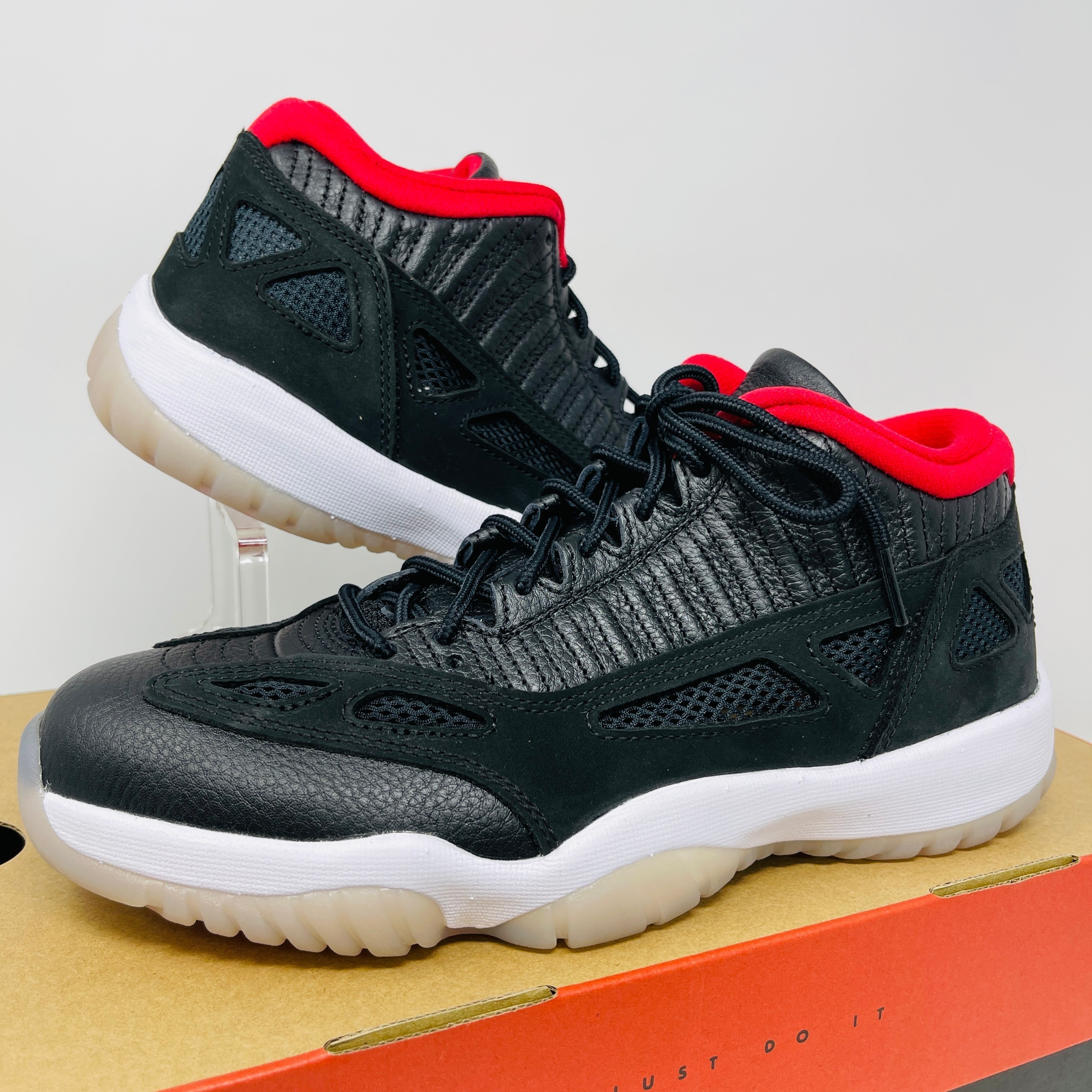 エアジョーダン11 ロー IE ブレッド メンズ スニーカー 919712-023