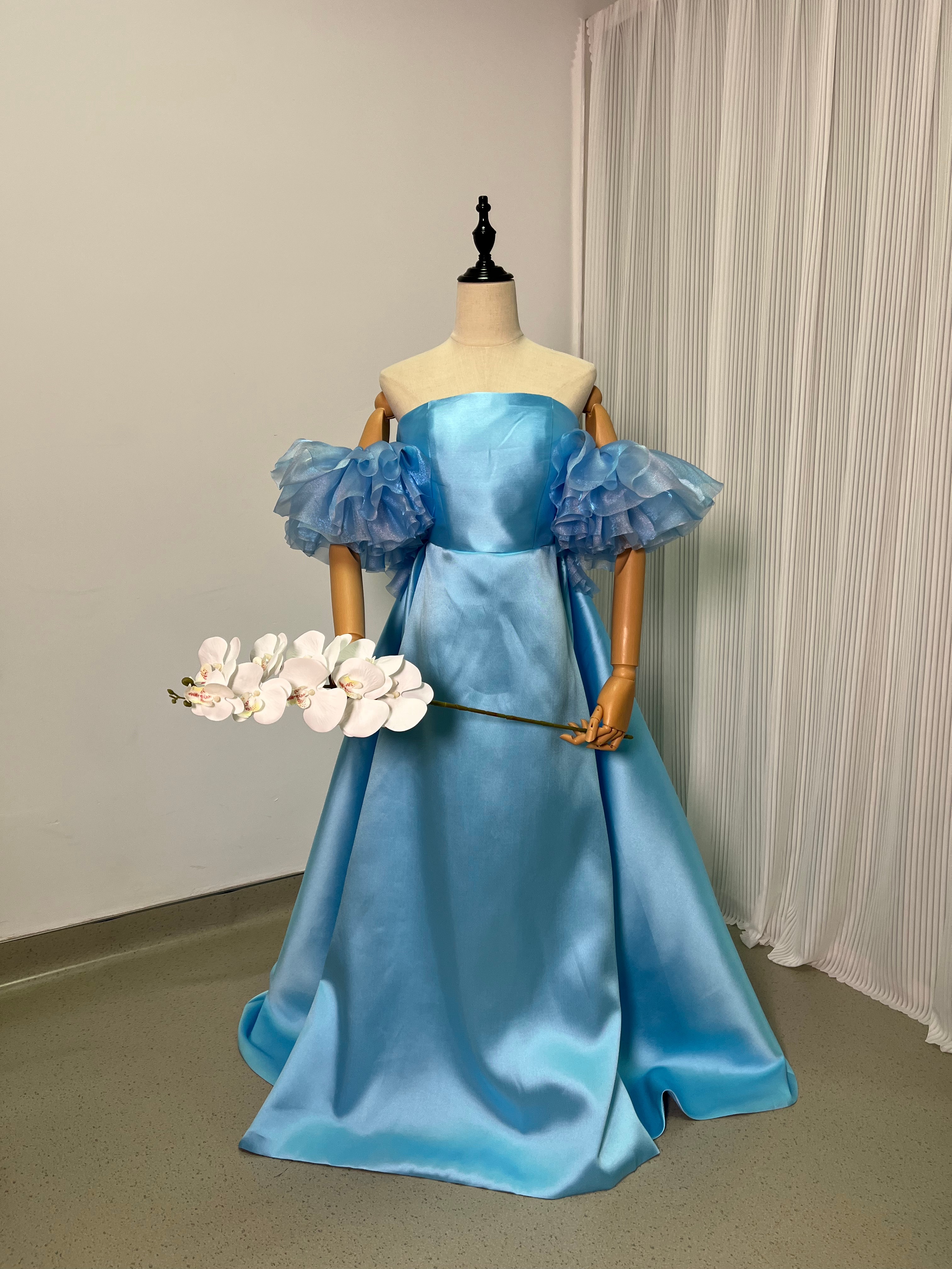 カラードレス ブルー ベアトップ 取り外し袖 バックリボン 光沢感 拳式 前撮り