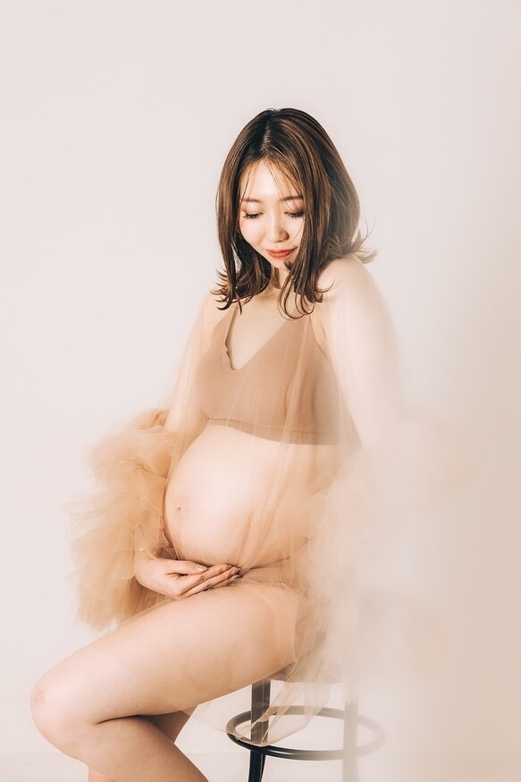 実例写真！ ベージュ ソフトチュール トップス 目立つ 花嫁 前撮り 色直し 揺らめく裾