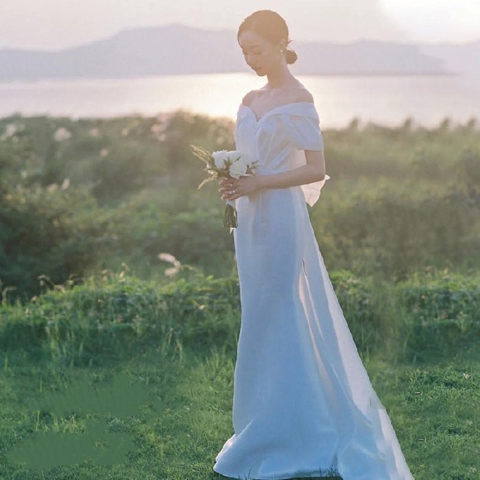 ウェディングドレス エンパイアライン スレンダー 背中空きロングドレス 白結婚式二次会披露宴前撮り後撮り ビーチフォト花嫁海外挙式大きいサイズ20代30代