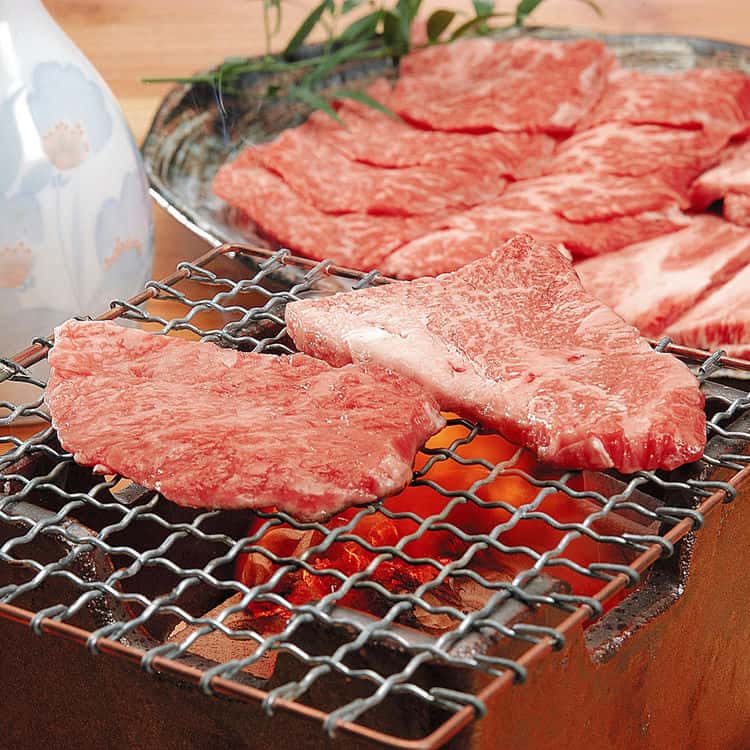 兵庫 神戸牛焼肉 肩ロース 600g 離島は配送不可 790078 お歳暮 お中元 お土産 ご進物 ギフト 贈り物に最適 14,704円