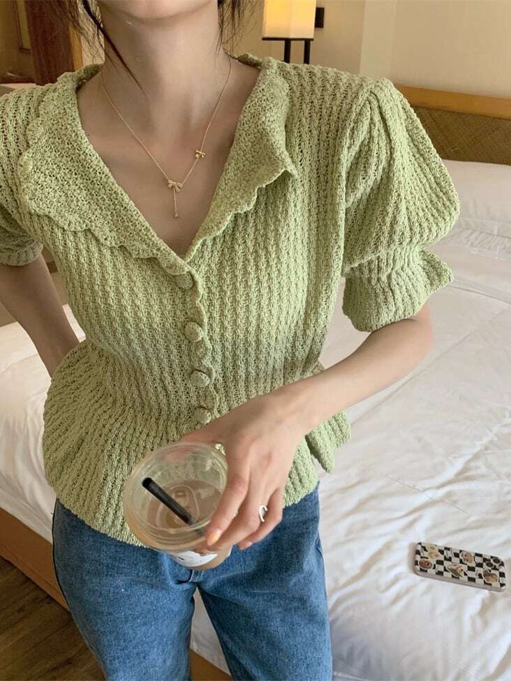【送料無料】レディース ニット セーター パフスリーブ Vネット くるみボタン 襟付き