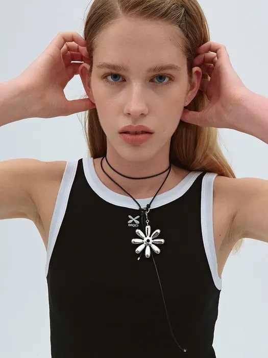 Mardi x ME Bloom Daisy Knot Necklace(Black) 韓国コスメ 韓国ブランド レディースファッション アクセサリー ピアス 指輪 イヤリング 韓国人気 アイドル