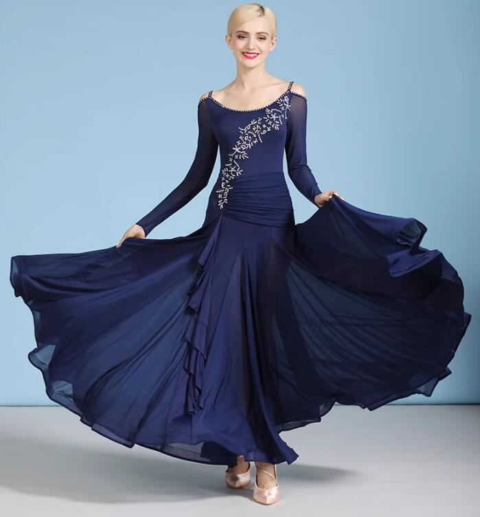 モダンダンス衣装 ワルツ衣装 競技着 練習着 演出用 中指にかける 長袖 舞台演出ロングドレ 大きい裾 ダンススカート 広がる 舞台 発表会 イベント 演奏会 紺 S M L XL XXL