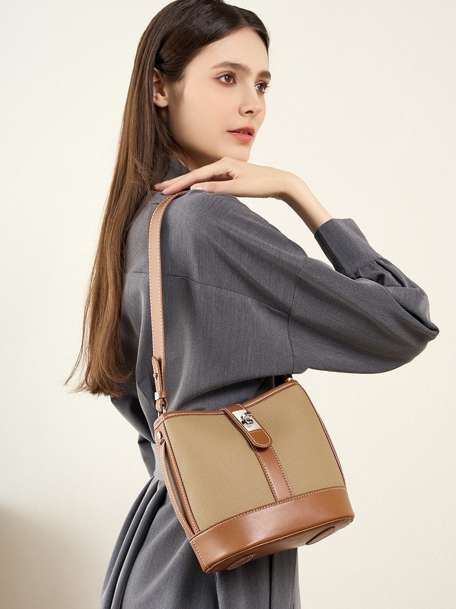 キルティングバッグホーボーバッグ 本革 トートバック 大容量 ショルダーバッグ 水筒ポーチ 新作 リュック 手提げバッグ 防水 肩掛け ミニバッグ 気質 おしゃれ 百掛け バックパック高級感 質感 気