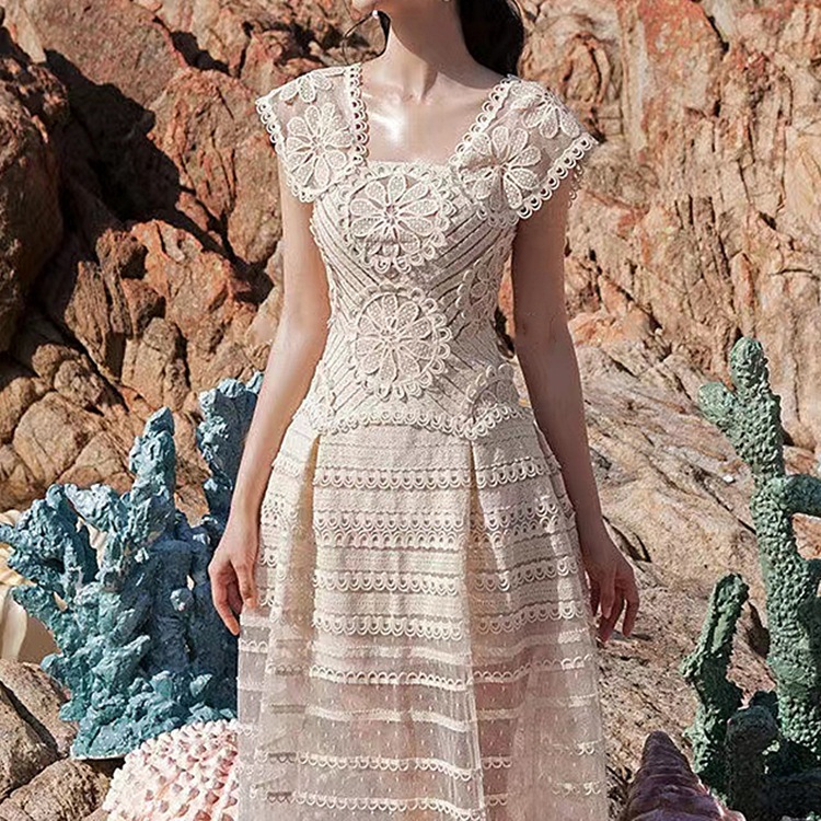 ベトナム小衆新型ドレススカート重工刺繍レースウエスト中のロングスカート9845