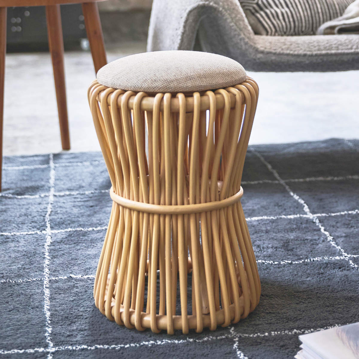 籐 ラウンドスツール 座面高40cm 鼓型 天然木 スツール 籐家具 ラタン イス 丸椅子 籐椅子 腰掛け クッション付き チェア 軽量 コンパクト 玄関 キッチン 来客用 おしゃれ