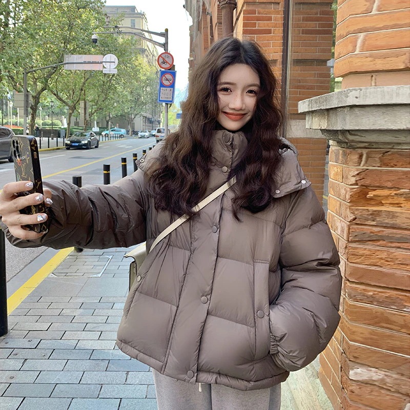 スタイリッシュな連帽ショートダウンジャケット2024新型減齢小柄パン着白アヒルの綿毛コート