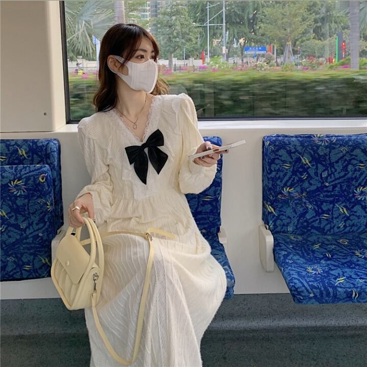 ワンピース レディース 膝下 ミモレ 長袖 パフスリーブ ロングカフス Vネック 襟なし スリム 細身 Aライン フェミニン 韓国風 レース フリル リボン ハイウエスト レースアップ かわいい 大人