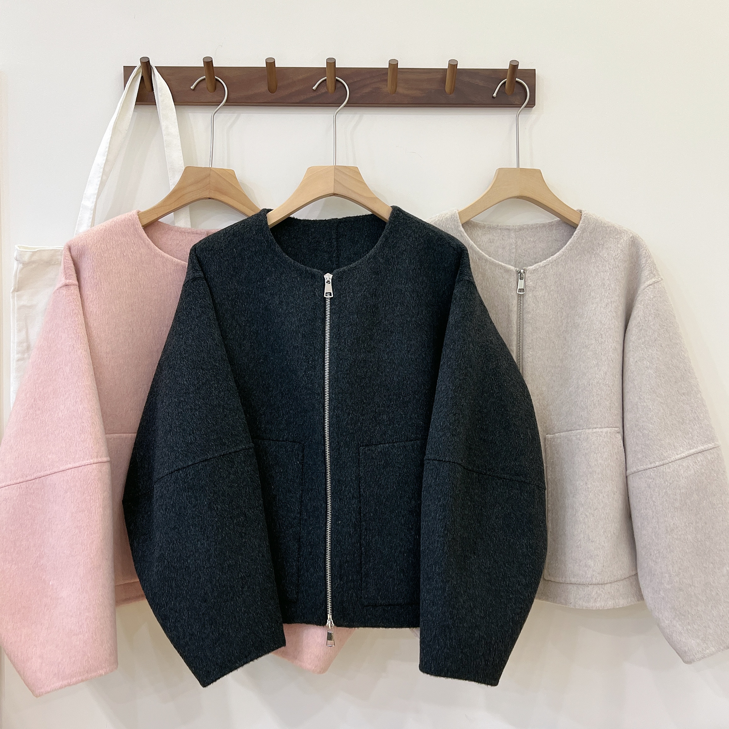 新しい両面カシミヤコート女性の短い小柄なゆるいジッパージャケットのシルエットのシンプルなウールコート