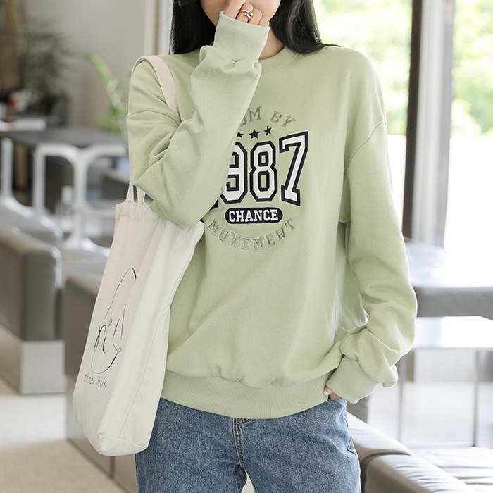 [韓国ファッション] ラウンドネック 刺繍レタリング 長袖 マンツーマン Tシャツ 5,370円