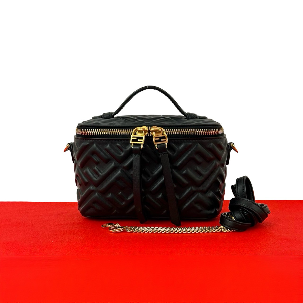 FF ロゴ 金具 エンボスショルダーバッグ レザー ブラック 20189
