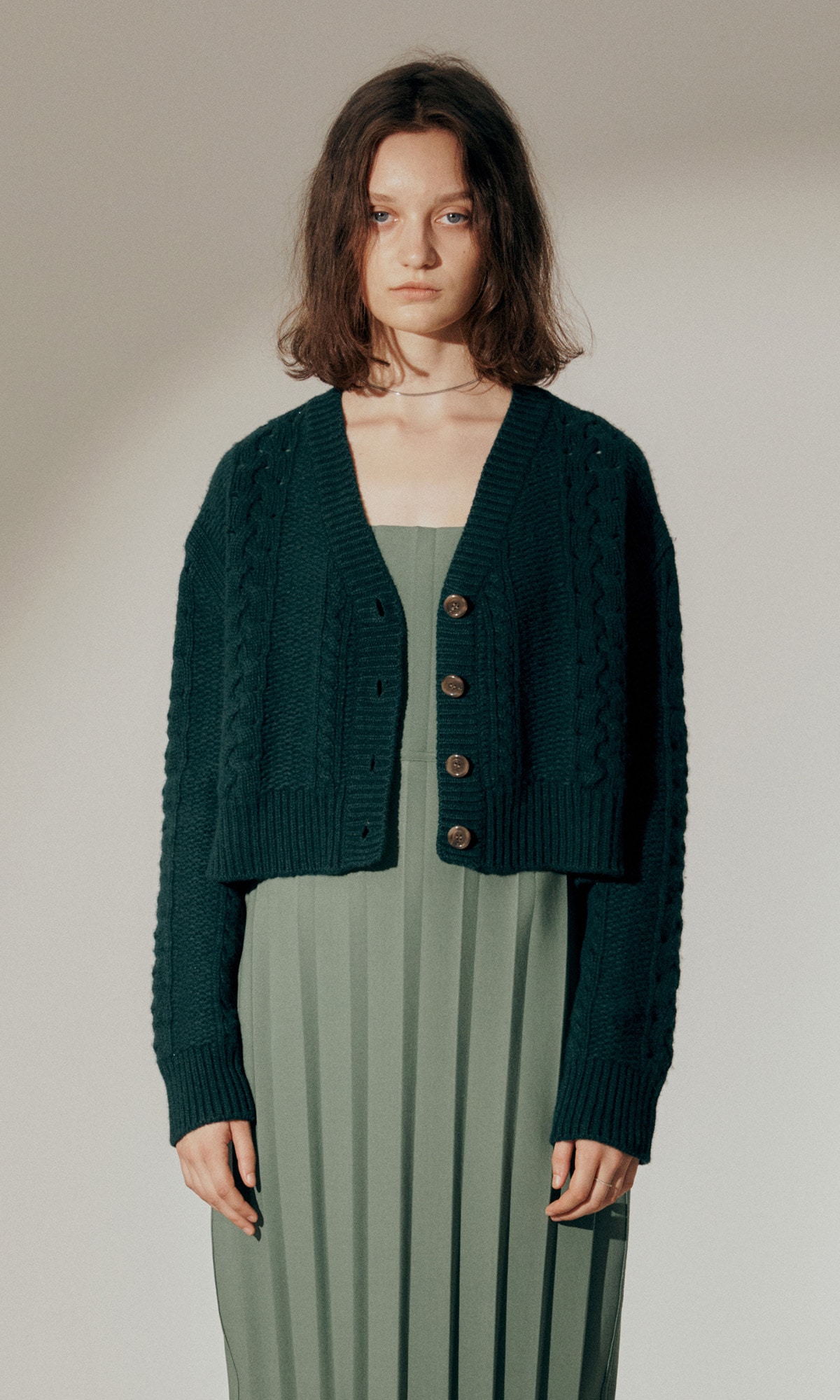 【J.CHUNG】 LEBERY CABLE CARDIGAN : DARK GREEN