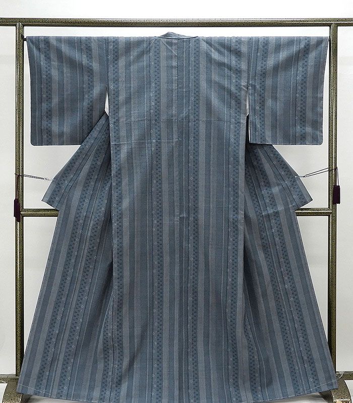 紬 未着用美品 正絹 格子縞模様 身丈164cm 裄丈66cm 紬 未使用 新古品 着物 d0386