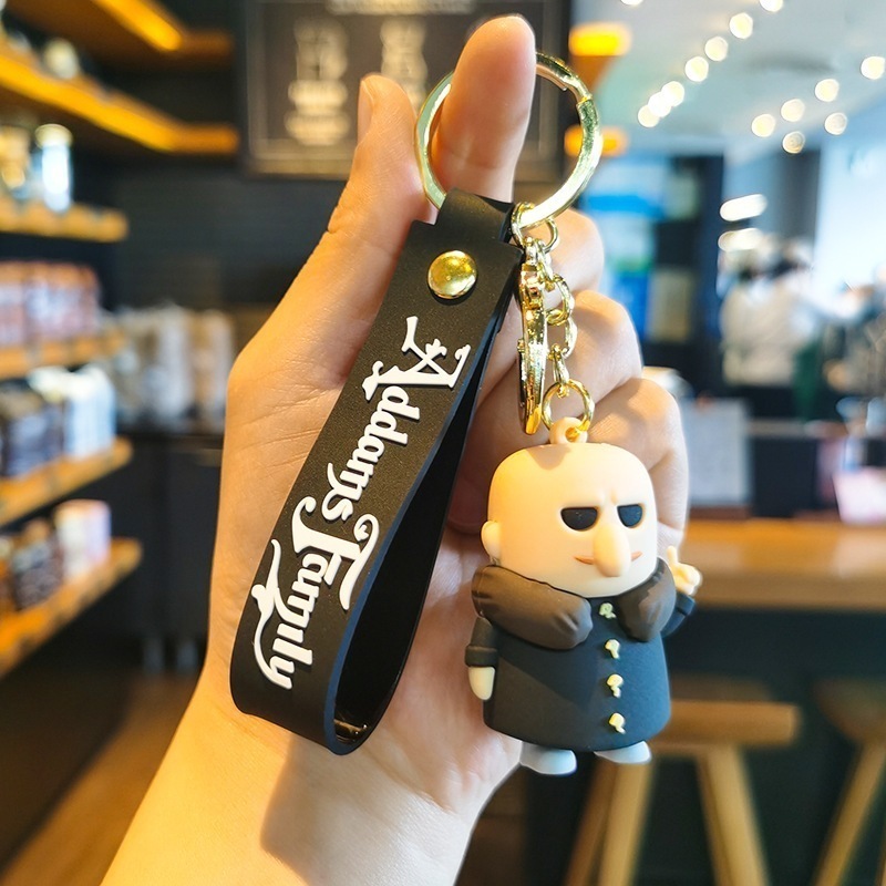 Qoo10] 水曜日のキーホルダー アダムスファミリー : バッグ・雑貨