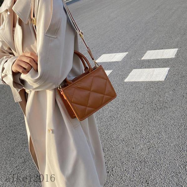 即納セ.ー.ル!ミニショルダーバッグ レディース ショルダーバッグ 斜めがけバッグ ポシェット お財布ポシェット サコッシュ 革 キルティング ミニバッグ 肩掛け おしゃれ 黒