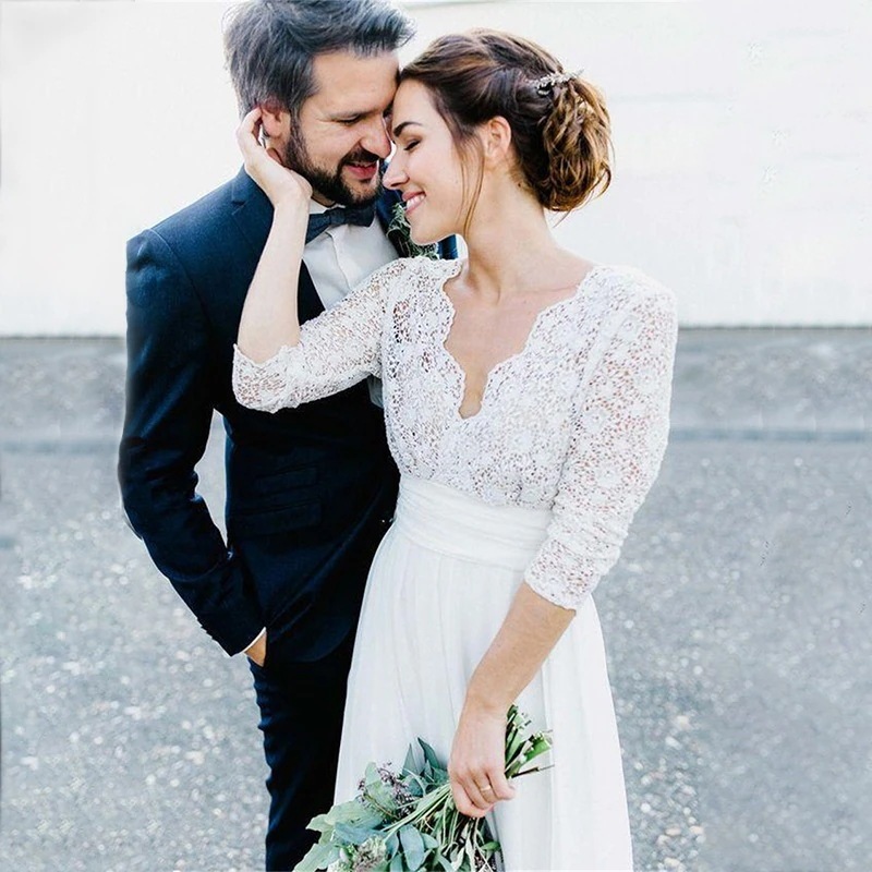 春の新型欧米のシンプルなボヘミアン風の深いvレースの背中のビーチの軽いウェディングドレス