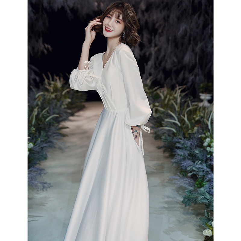 軽いウェディングドレス秋と冬の長袖スーパードレスシンなサテン旅行写真ウェディングドレススモールロングパーティードレス