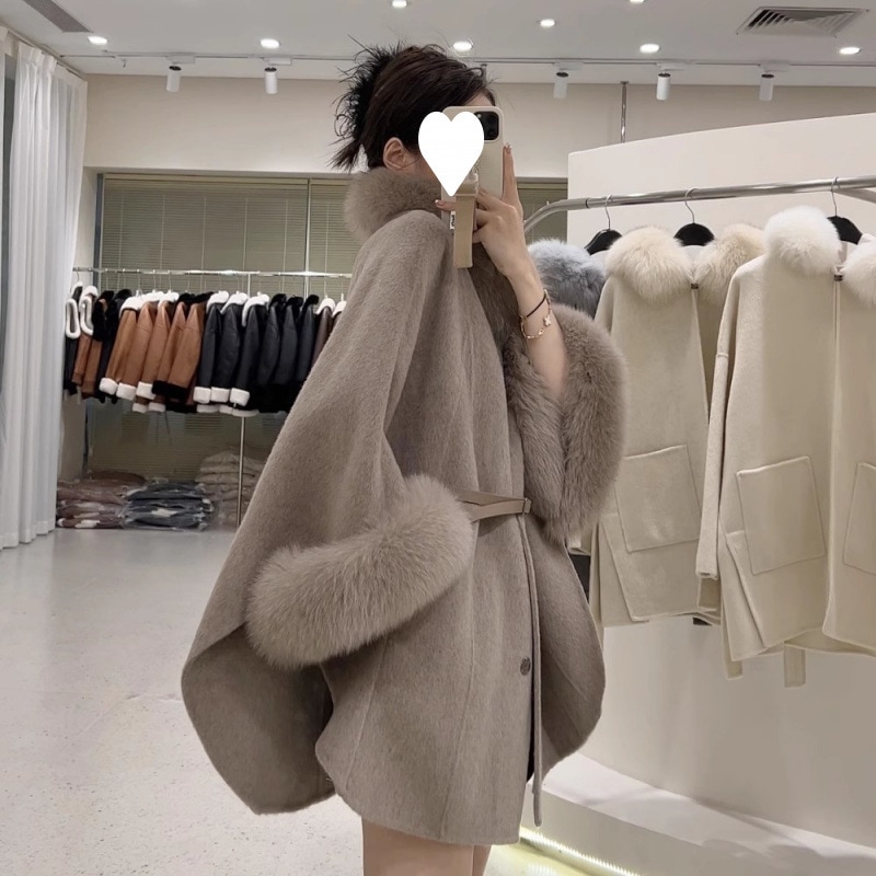 韓国風のプチエレガントケープ風ウールコート新作秋冬スタイルゆったりとしたフィット感ファーカラーファースリーブ