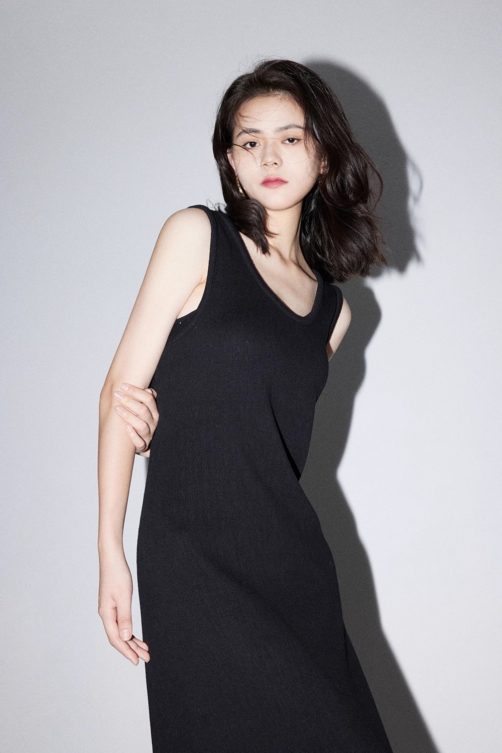 ドレス フェミニン ルーズ カジュアル スーパー スリム 通勤 秋 キャミソールドレス ワンピース ロング ロング丈 袖なし ノースリーブ ラウンドネック 襟なし きれいめ シンプル カジュアル 大人