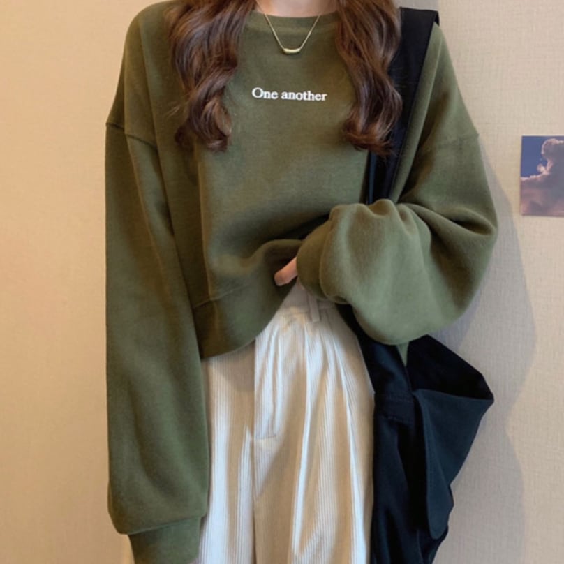 トップス トレーナー スウェット 袖あり 長袖 ラウンドネック ストレート Iライン かわいい 大人可愛い きれいめ シンプル カジュアル 大人 おしゃれ お洒落 レトロ 大人可愛い 大人女子