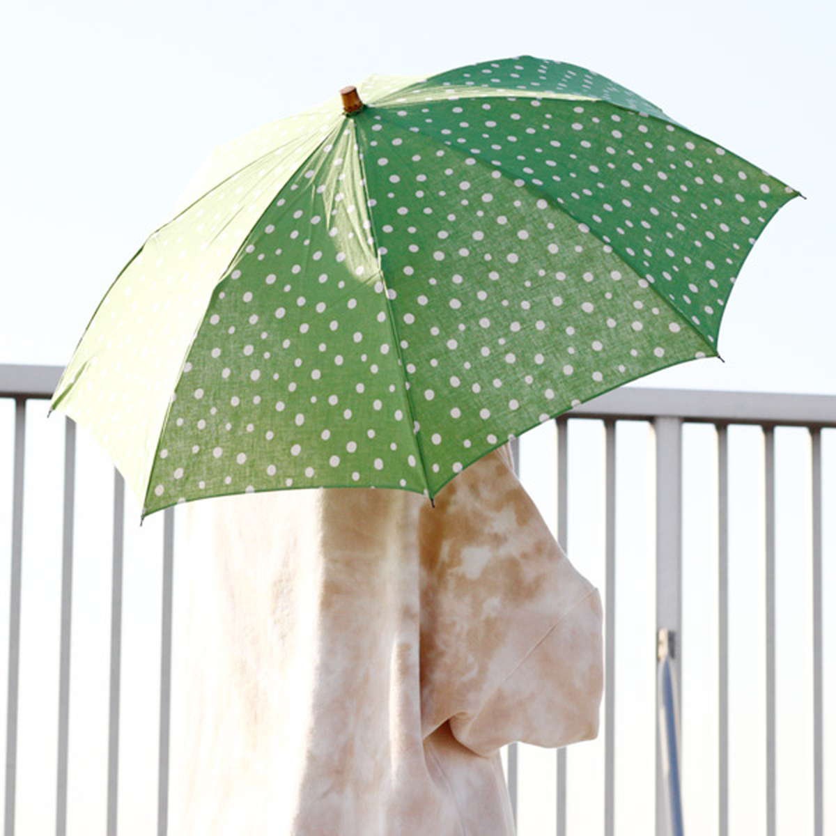 日傘 SUR MER 綿麻シーチング水玉 折りたたみ グリーン sur mer シュルメール 折りたたみ傘 傘 かさ レディース 綿 麻 水玉 UVカット おしゃれ 日本製 アンブレラ 14,454円