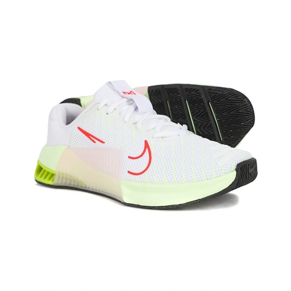 ナイキ W スニーカーメトロコン 9