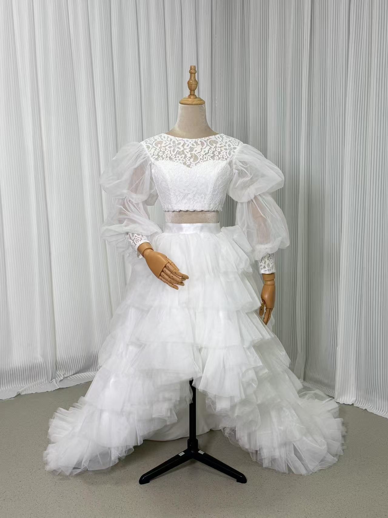 ウエディングドレス オフホワイト ロングスリーブ ラウンドネック レース 短トレーン ソフトチュール トップス+スカート ツーピース 前撮り