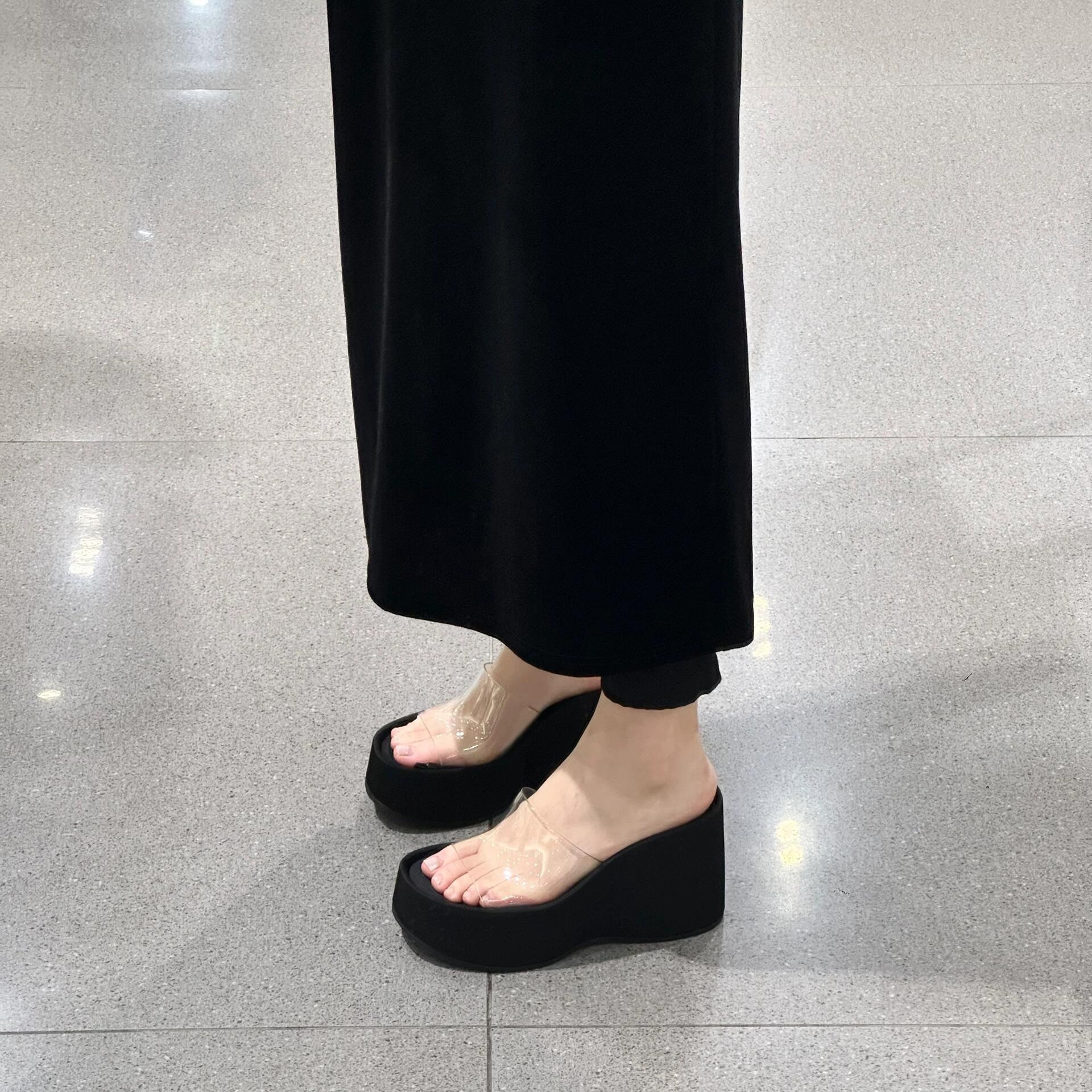 シープスキンバージョン本物のレザーヒール透明な1つの倍スリッパが高くなっている女性向けの1倍スリッパ