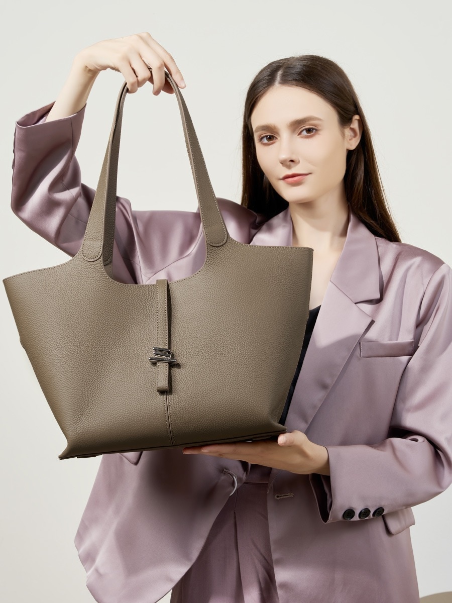 キルティングバッグホーボーバッグ 本革 トートバック ショルダーバッグ 大容量 水筒ポーチ 新作 リュック 手提げバッグ 防水 肩掛け ミニバッグ 気質 おしゃれ 百掛け バックパック高級感 質感 気