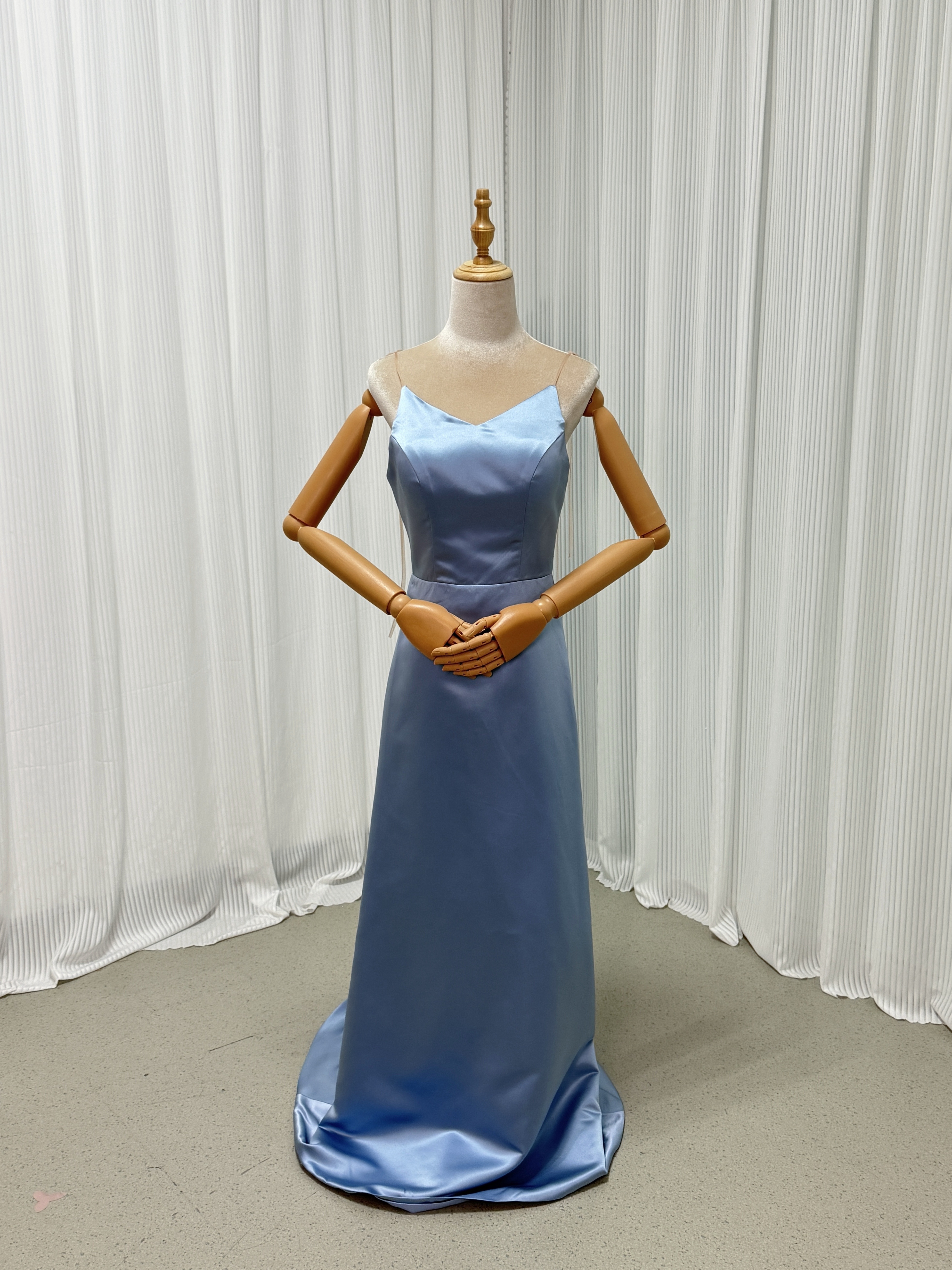 カラードレス ブルー キャミソール 光沢サテン 細見えシルエット エレガント 二次会