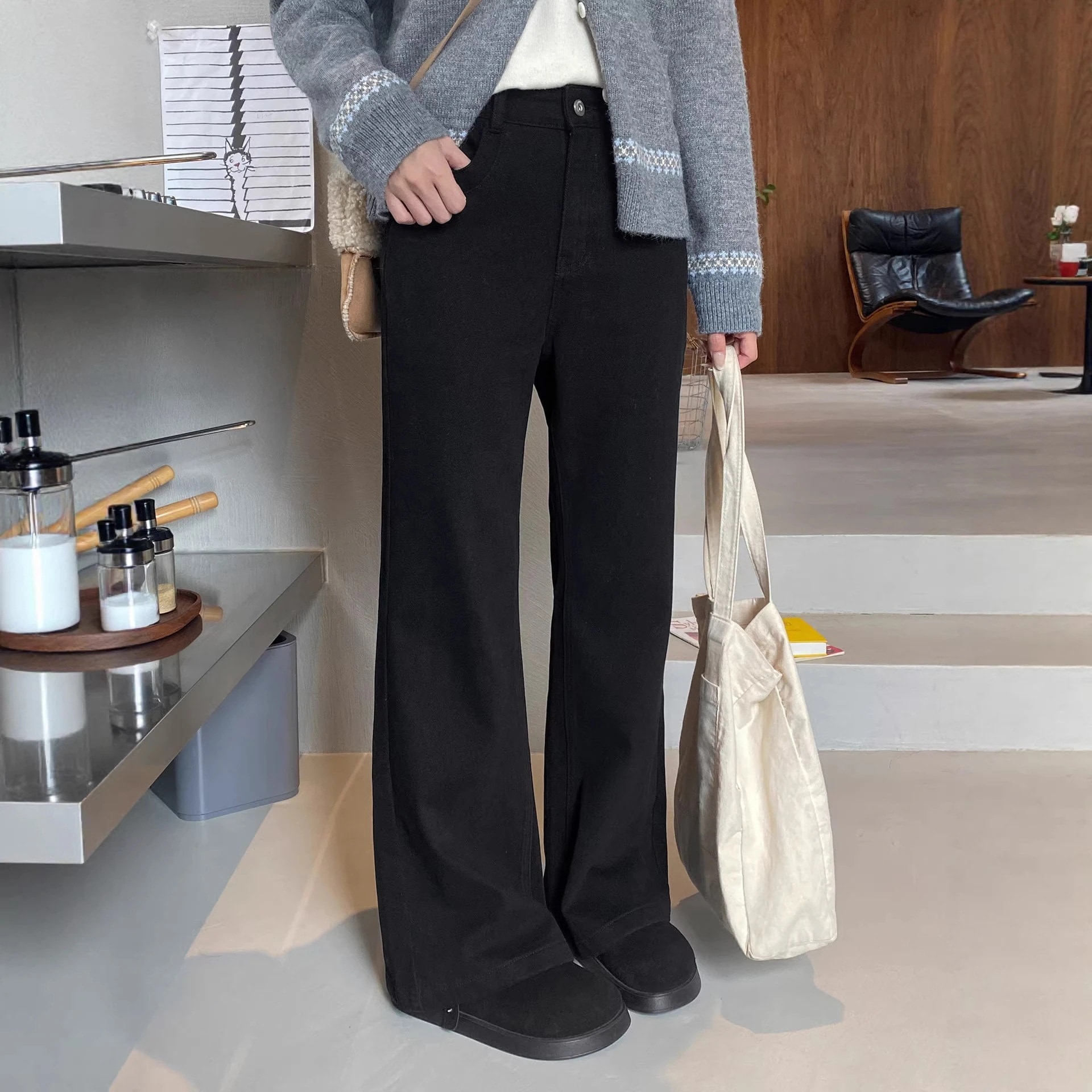 デニム風立体裁断裏起毛パンツ レディースブラックマイクロフレアー 秋冬低身長スリムロングパンツ ズボン 4,211円