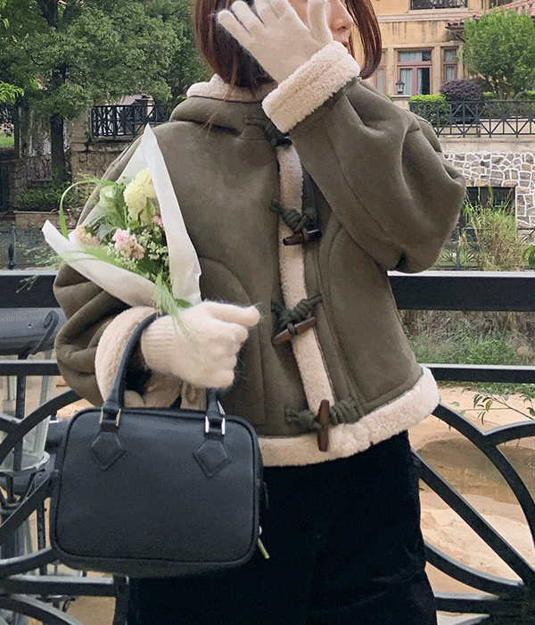 トッポッキ ボタン フード ふんわり ファー スエード ムートン ジャケット