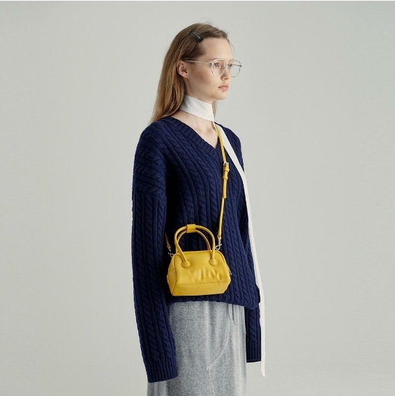 【MARGESHERWOOD】 PADDED SOFT TOTE MICRO : YELLOW GLOSSY PLAIN