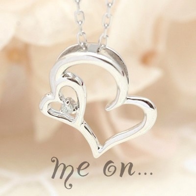 me on... 手書き風の愛らしい定番ハートネックレス K10ホワイトゴールド天然ダイヤモンドダブルハートネックレス