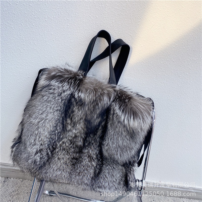 2024 新大容量実用的なシルバーフォックスファー女性のショルダーバッグ手持ちトレンディクールワイルドビッグバッグファッション